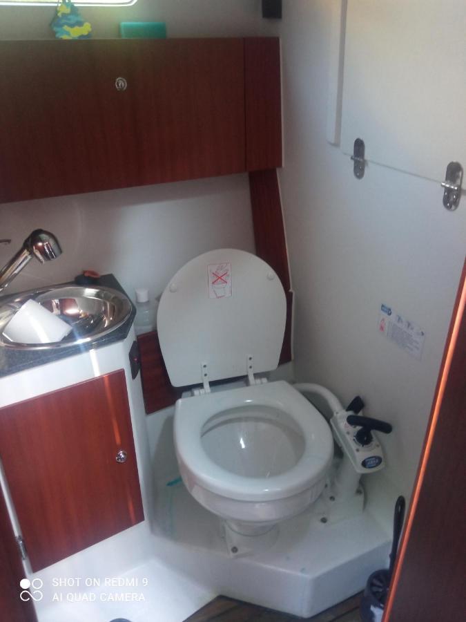 Jacht Elektryczny Bez Patentu Solina  Luaran gambar